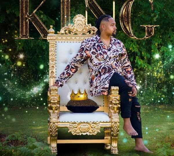 rising talent aj wells offers spirited anthem of praise king